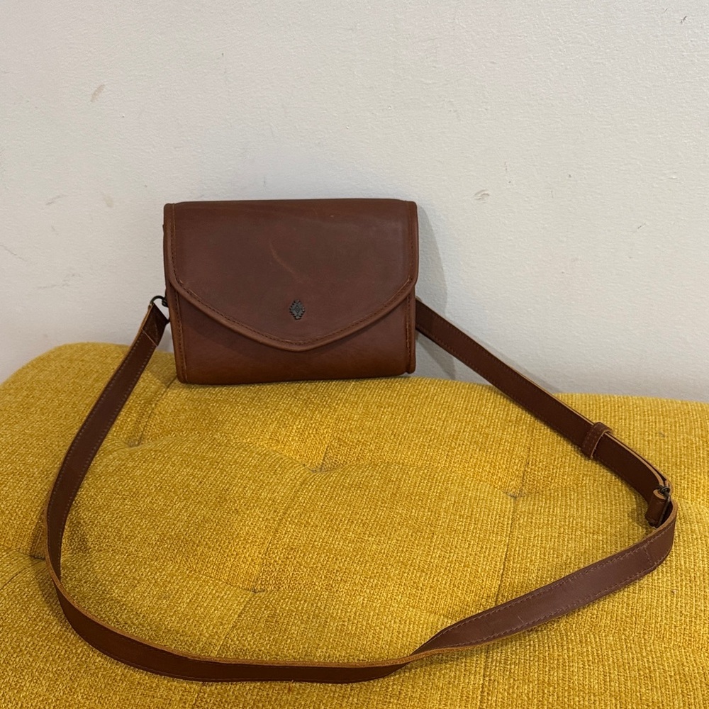 NWOT Nena &Co brown 100% leather crossbody bag🍀🍀